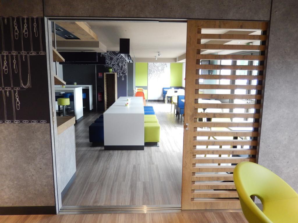 Ibis Budget Pau Est Buitenkant foto