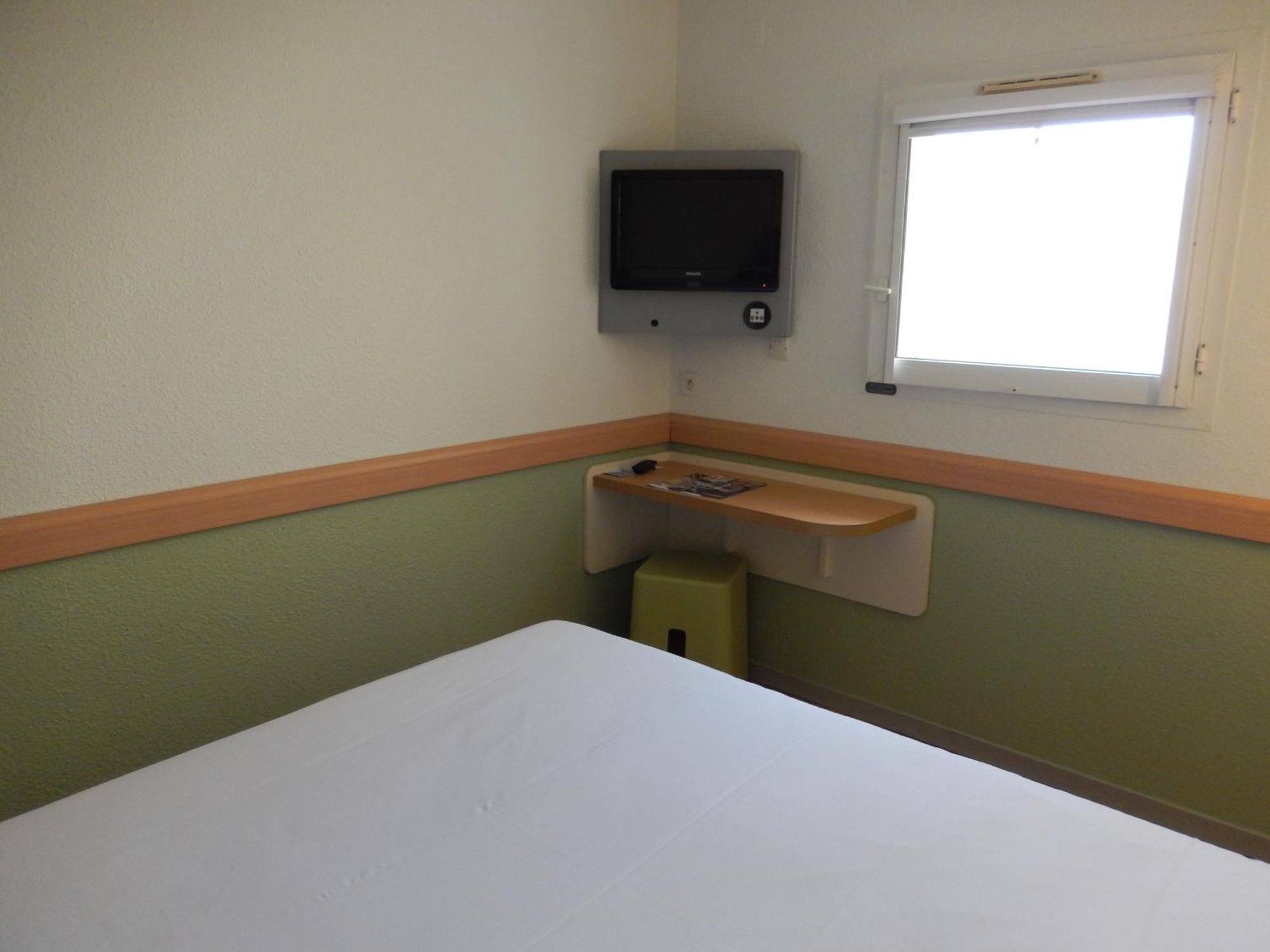 Ibis Budget Pau Est Buitenkant foto