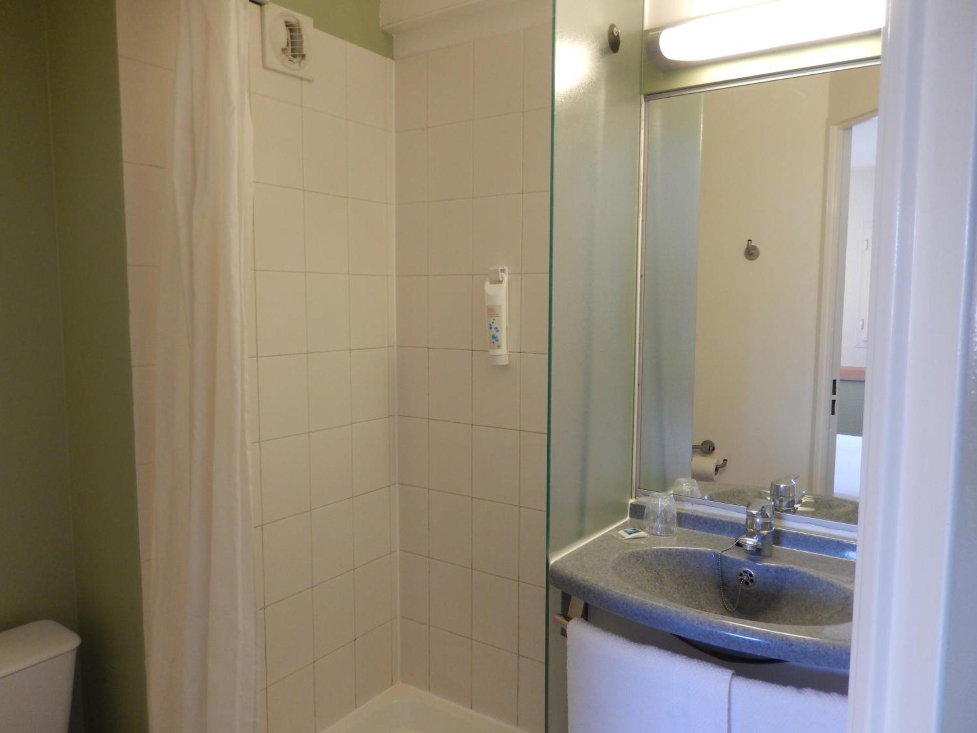 Ibis Budget Pau Est Buitenkant foto