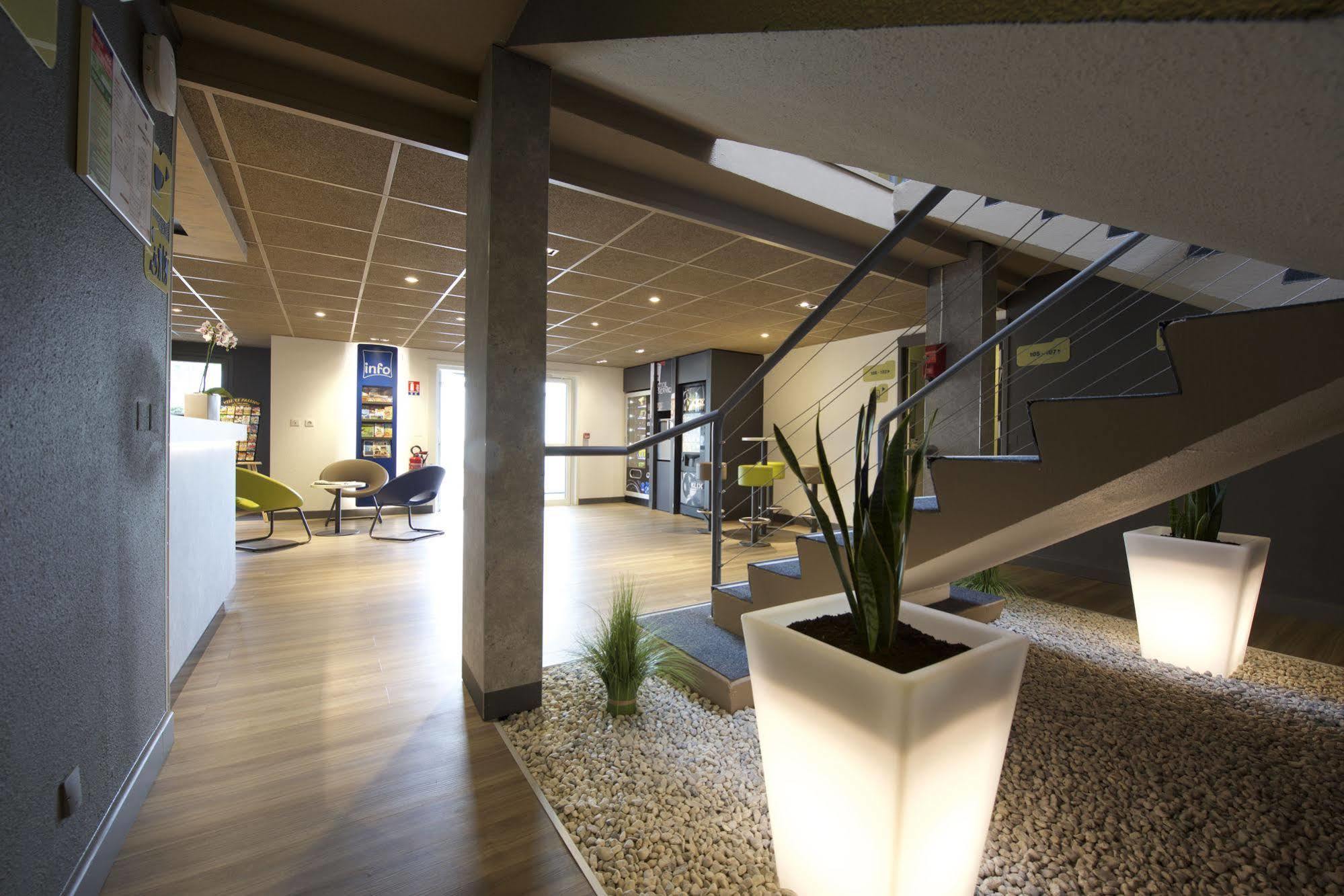 Ibis Budget Pau Est Buitenkant foto