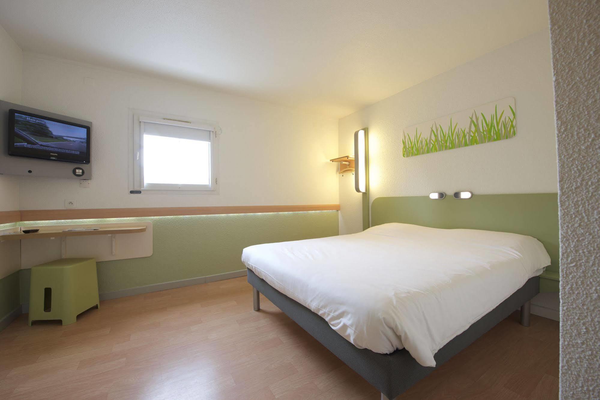 Ibis Budget Pau Est Buitenkant foto