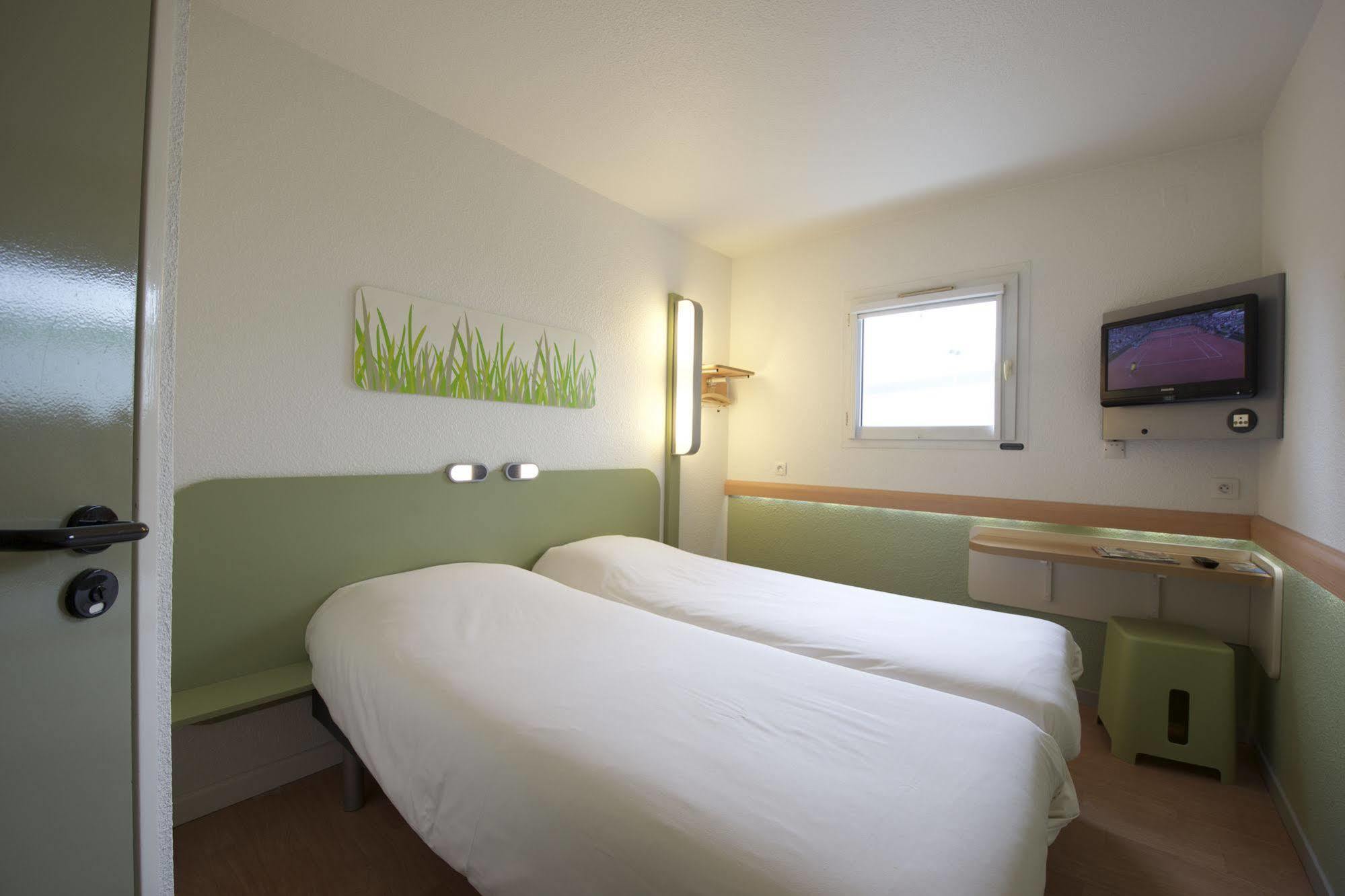 Ibis Budget Pau Est Buitenkant foto