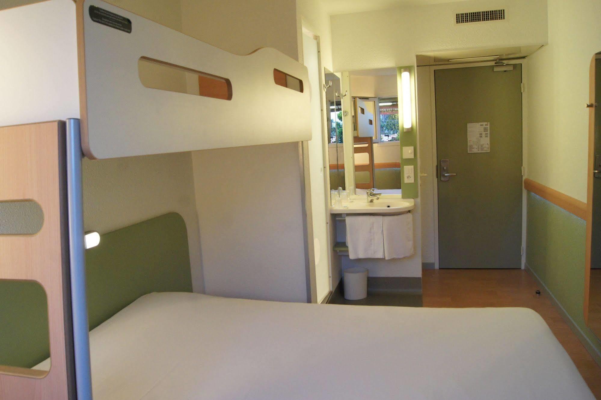 Ibis Budget Pau Est Buitenkant foto