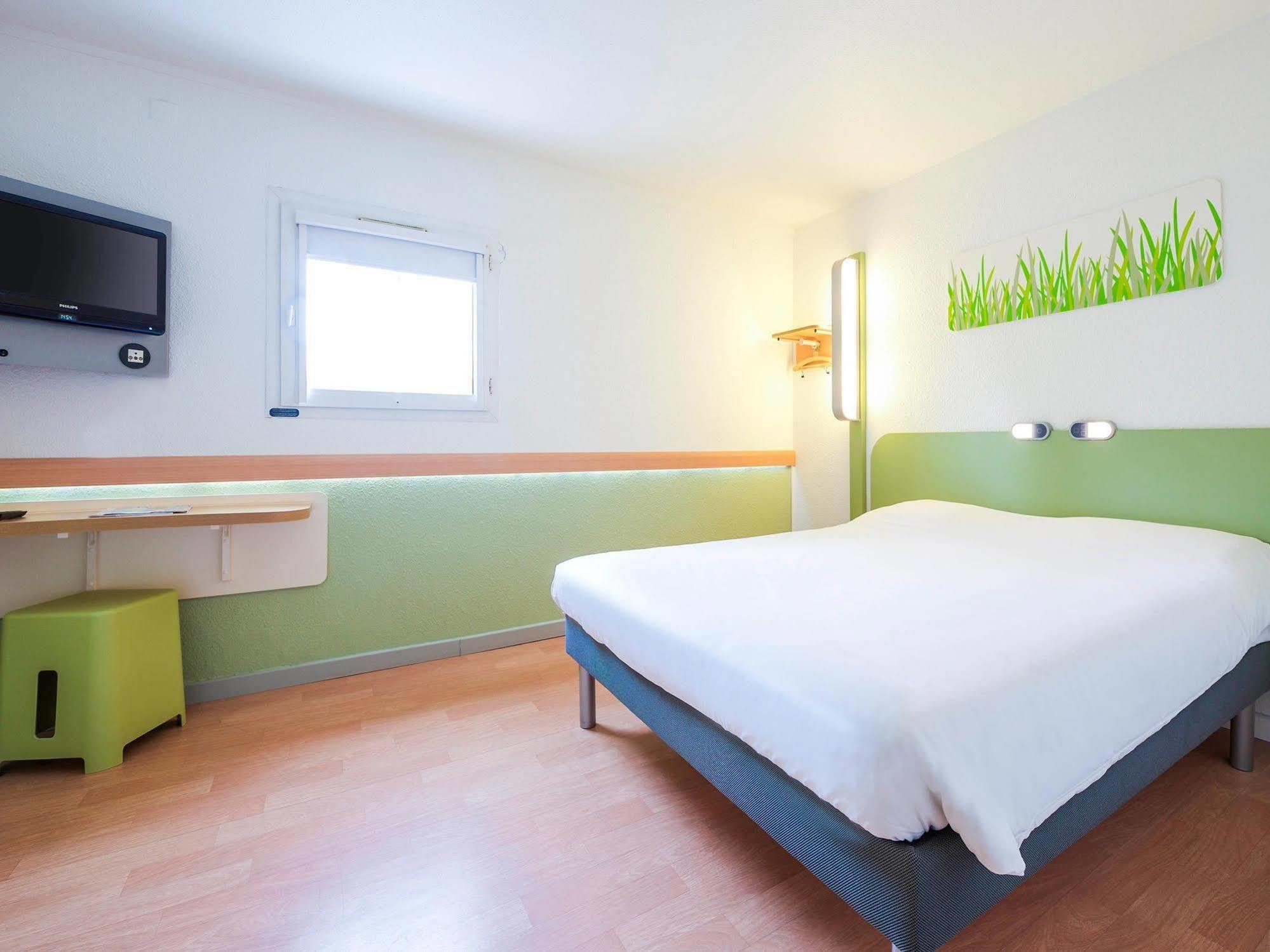 Ibis Budget Pau Est Buitenkant foto