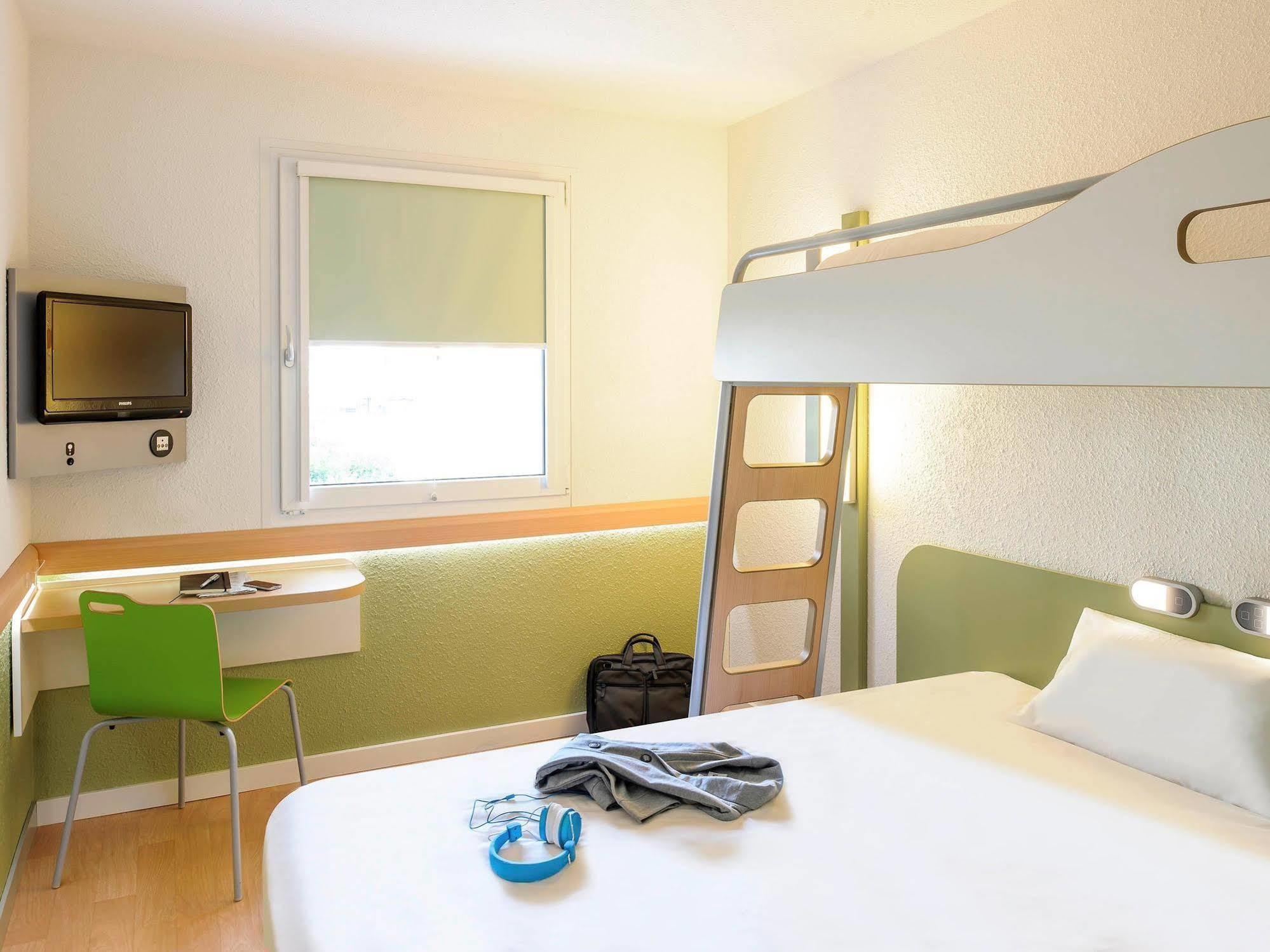 Ibis Budget Pau Est Buitenkant foto