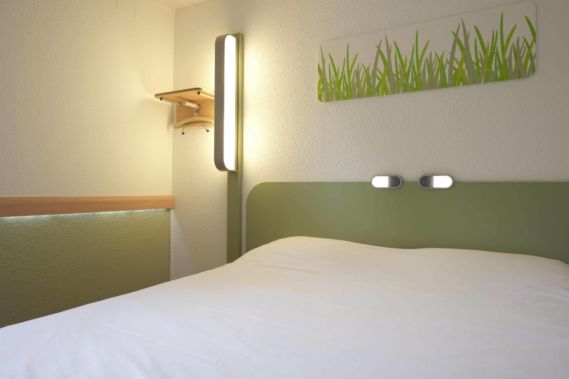 Ibis Budget Pau Est Buitenkant foto