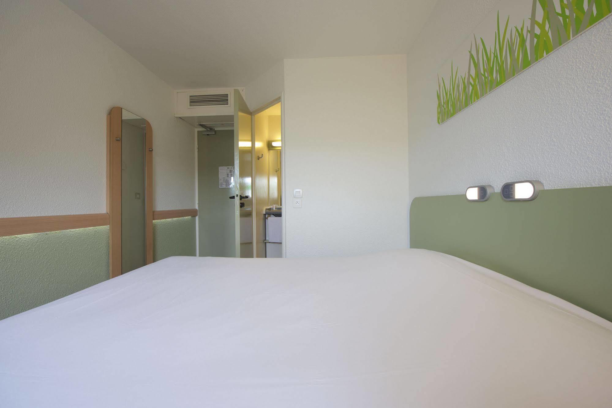 Ibis Budget Pau Est Buitenkant foto