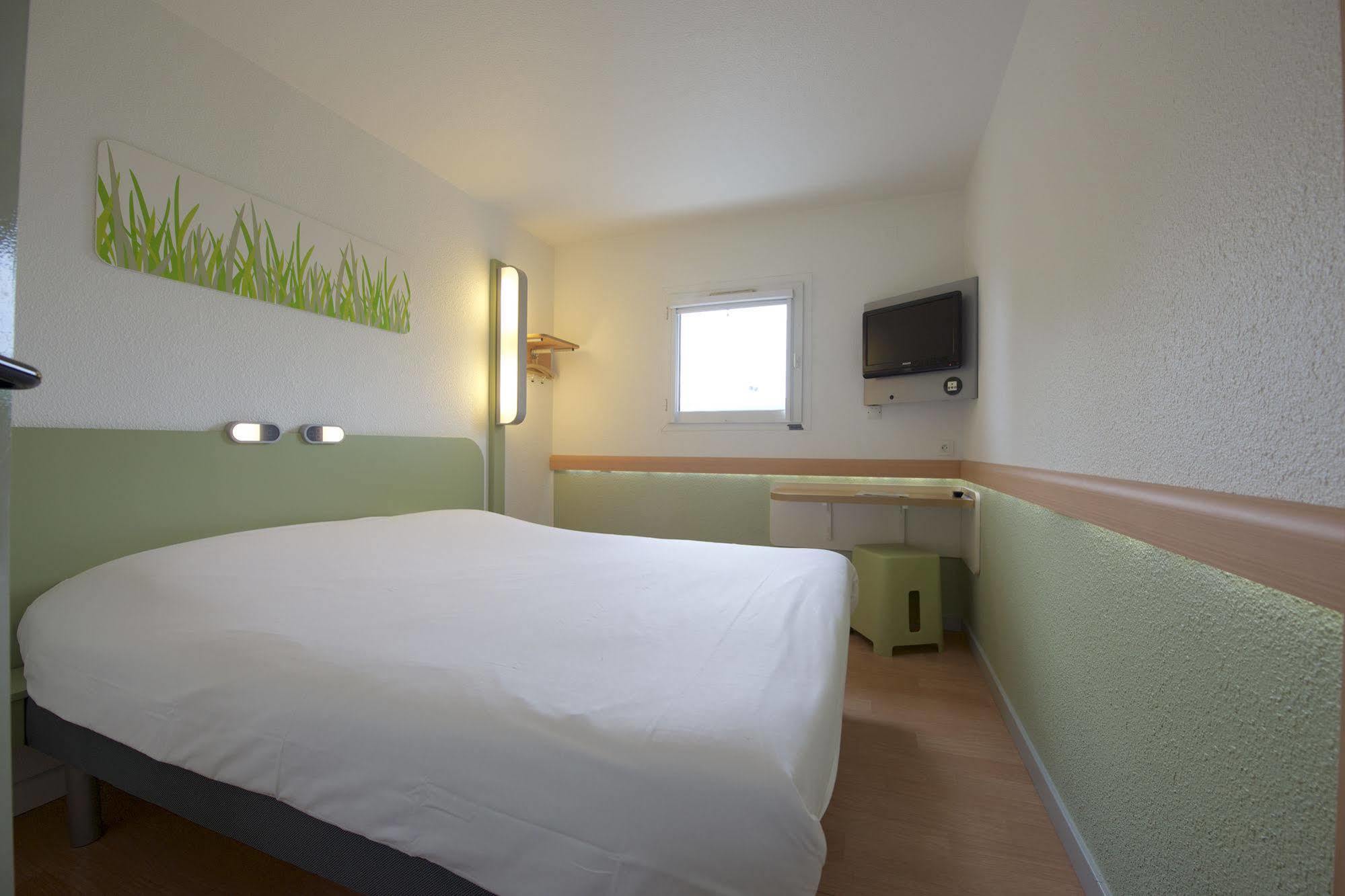 Ibis Budget Pau Est Buitenkant foto