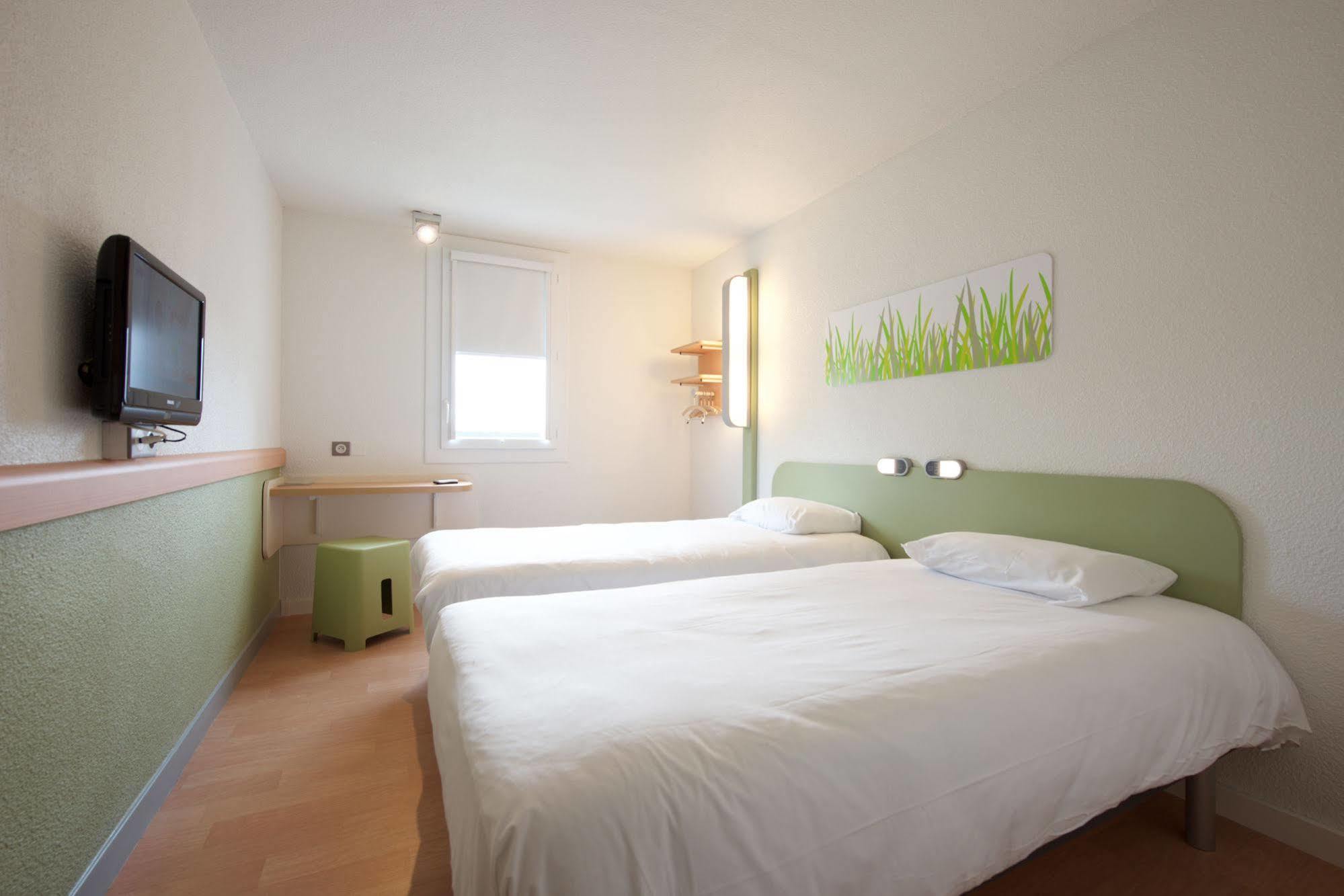 Ibis Budget Pau Est Buitenkant foto