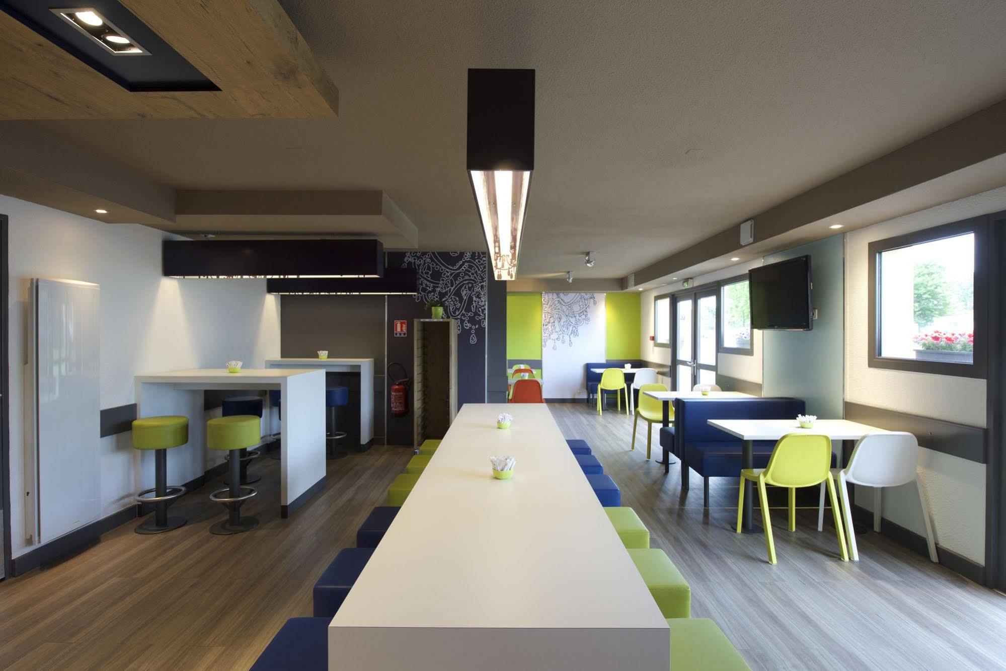 Ibis Budget Pau Est Buitenkant foto
